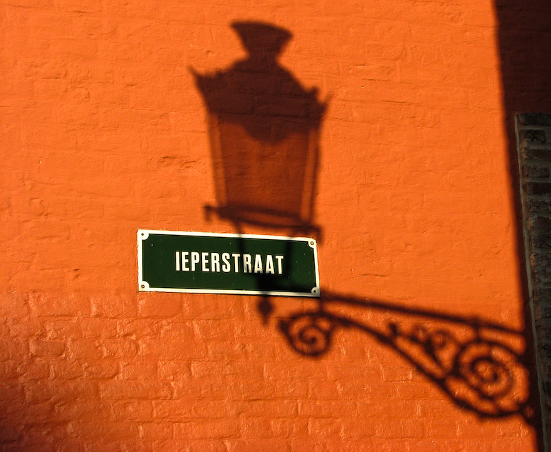 Bruges - Lamp shadow
