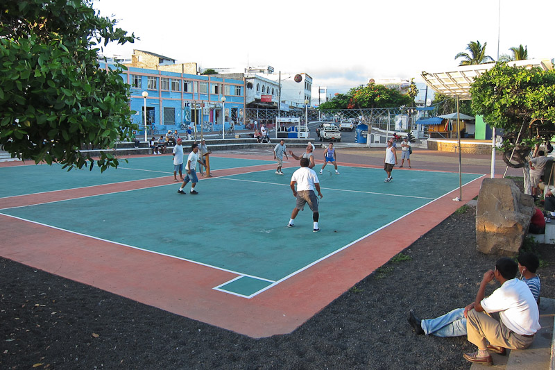 Ecuavolley in Puerto Ayora