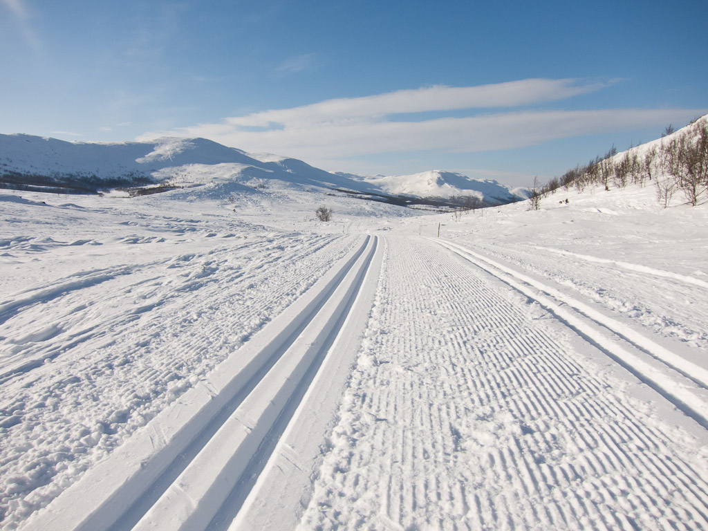  Espedalen - Ski tracks through the mountains